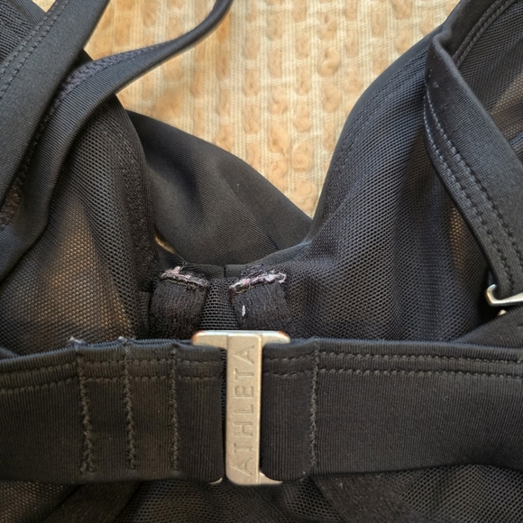 ATHLETA Women's Black Twist Bikini Top 34 D/DD Adjustable EXCELLENT - Picture 6 of 8